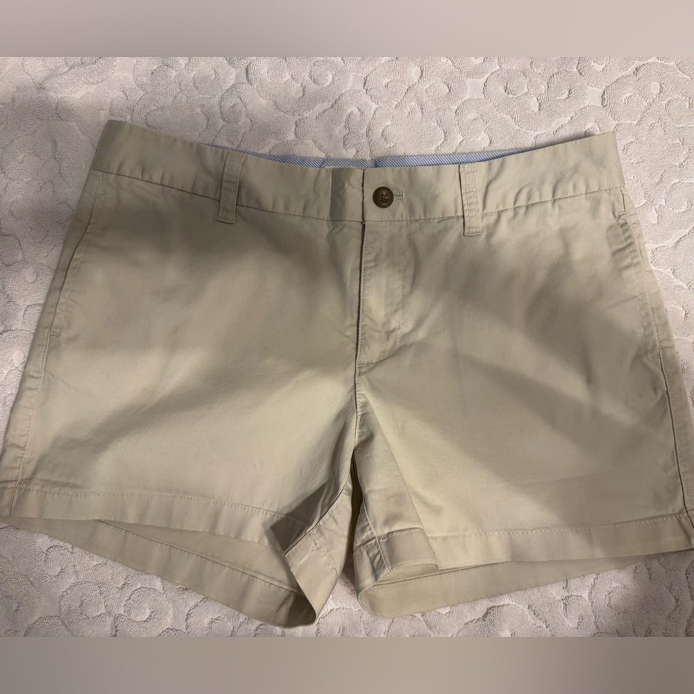 Khakis by Gap the 4” Short size 10 Women’s